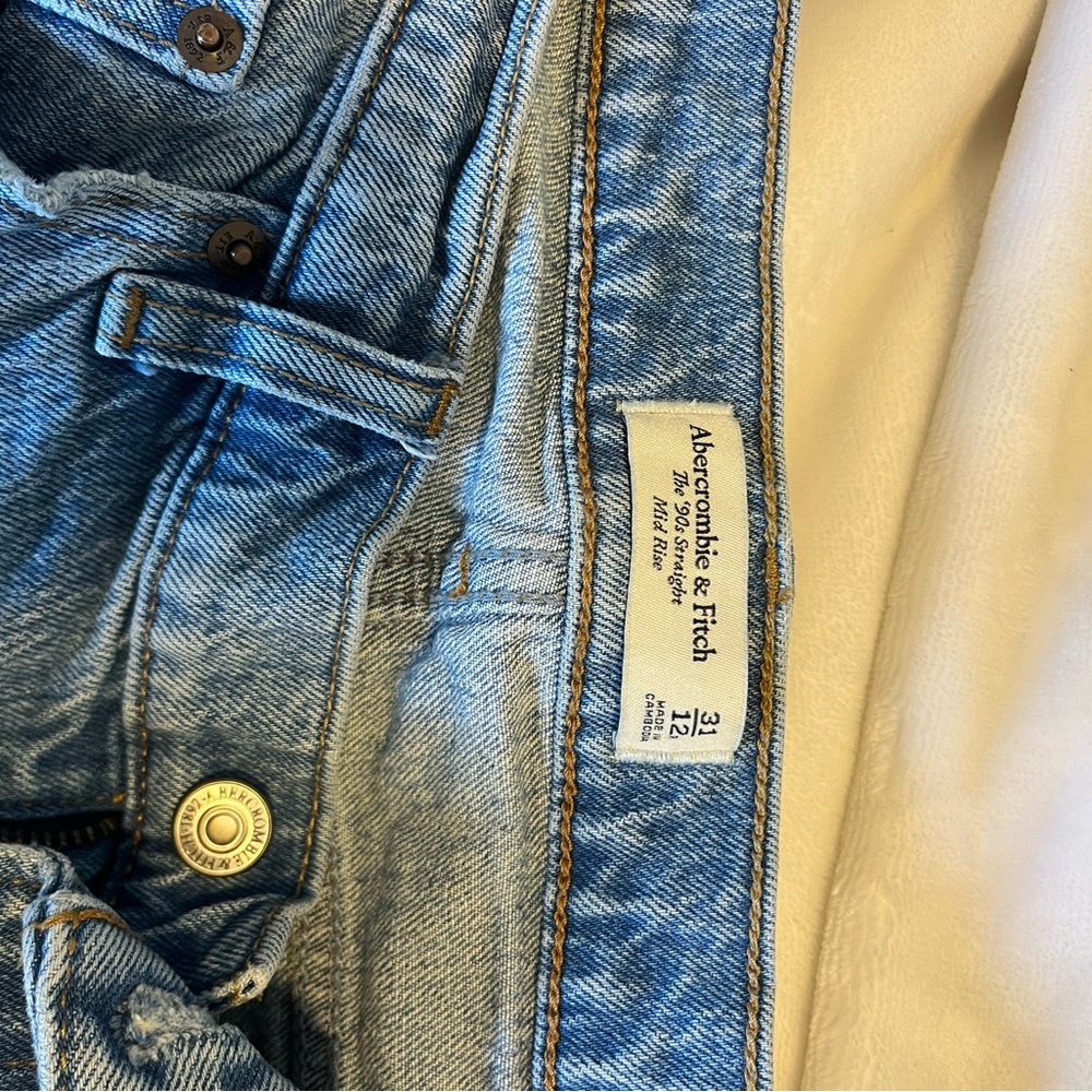 Abercrombie women’s Straight Jeans